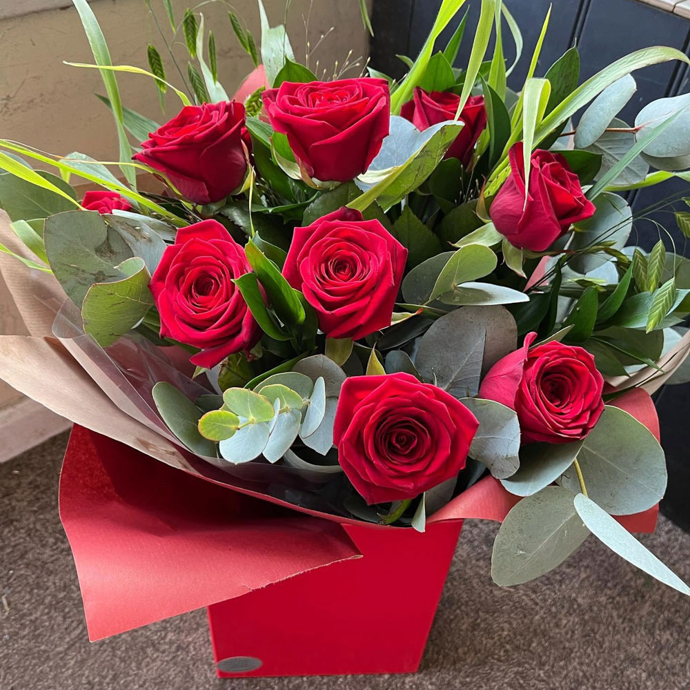 Simply Red Roses Product Image
